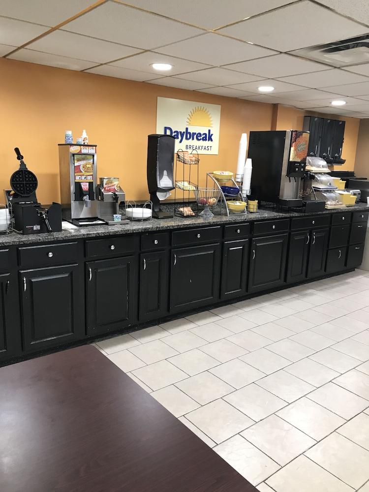 Days Inn By Wyndham Fort Wright Cincinnati Area Buitenkant foto