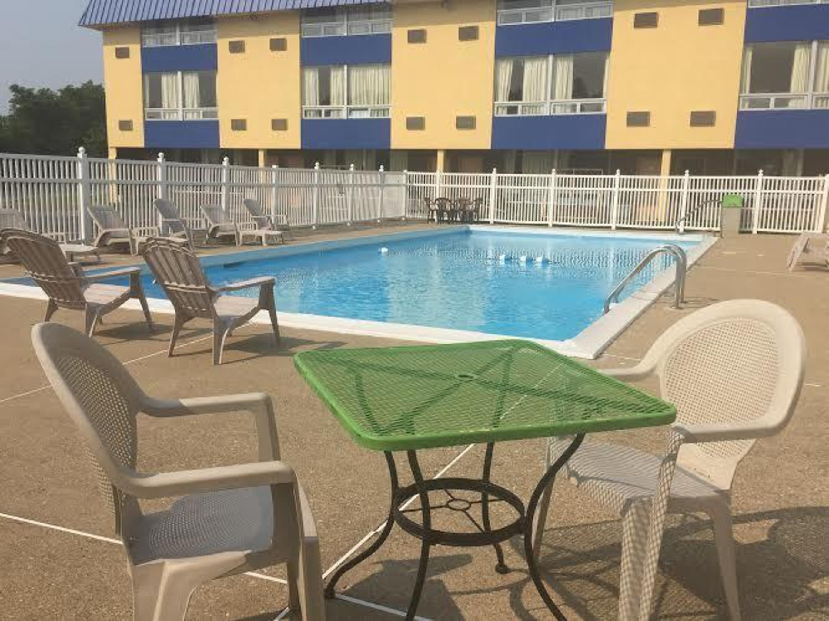 Days Inn By Wyndham Fort Wright Cincinnati Area Buitenkant foto