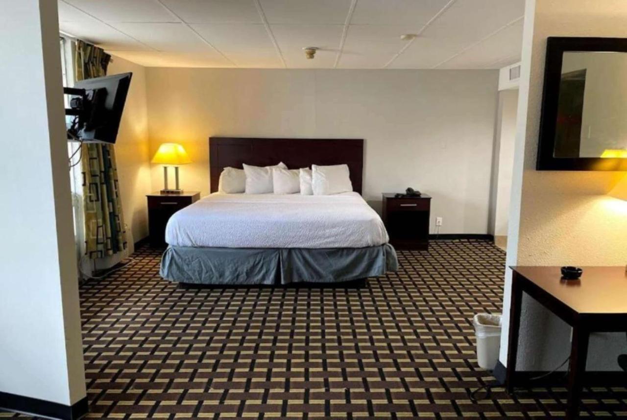 Days Inn By Wyndham Fort Wright Cincinnati Area Buitenkant foto