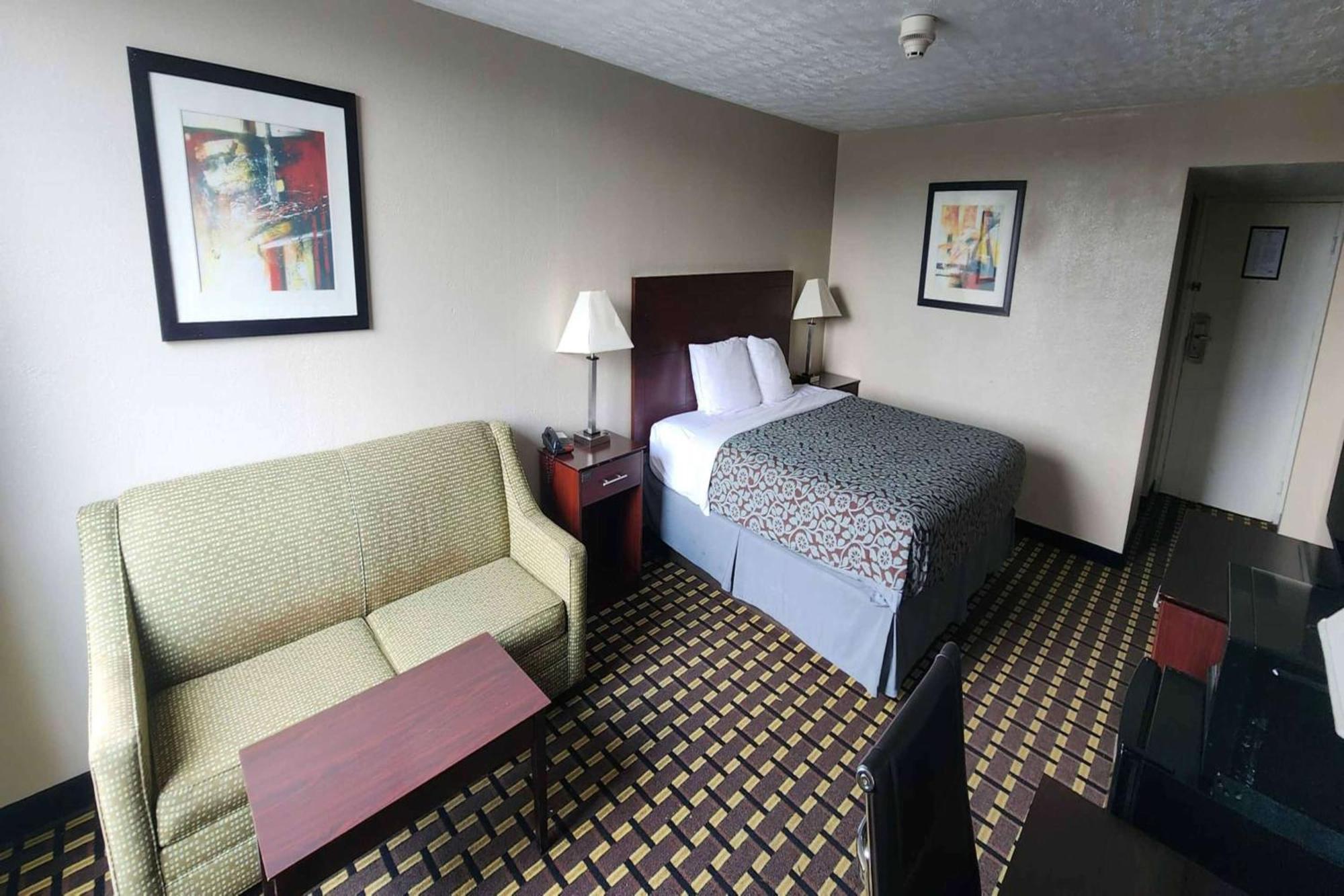 Days Inn By Wyndham Fort Wright Cincinnati Area Buitenkant foto
